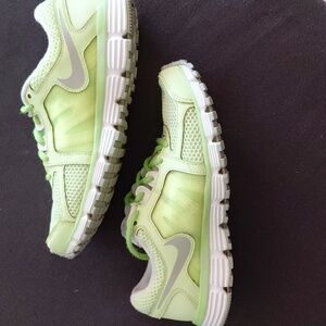 Nike Dual Fusion St2 Lime Green Sneaker Womans 7
